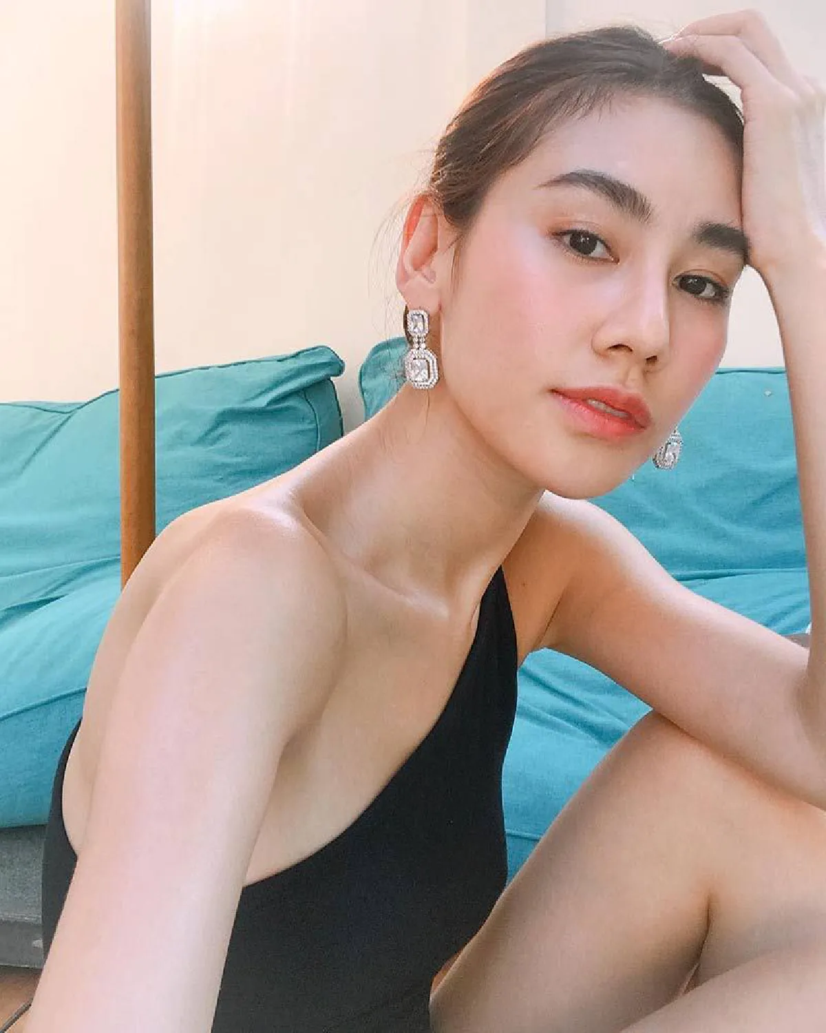 ดาว พิมพ์ทอง นุ่งบิกินี่โชว์เซ็กซี่เบาๆ ทำเอาหนุ่มๆเห็นแล้วใจเต้นแรง