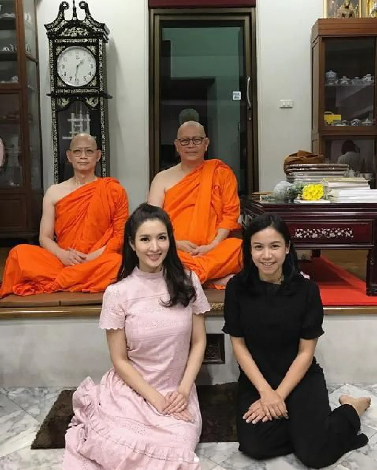 แอฟ ทักษอร สุดปลาบปลื้ม! คุณพ่ออนุสรณ์ สุขสงบใต้ร่มเงาพระพุทธศาสนา