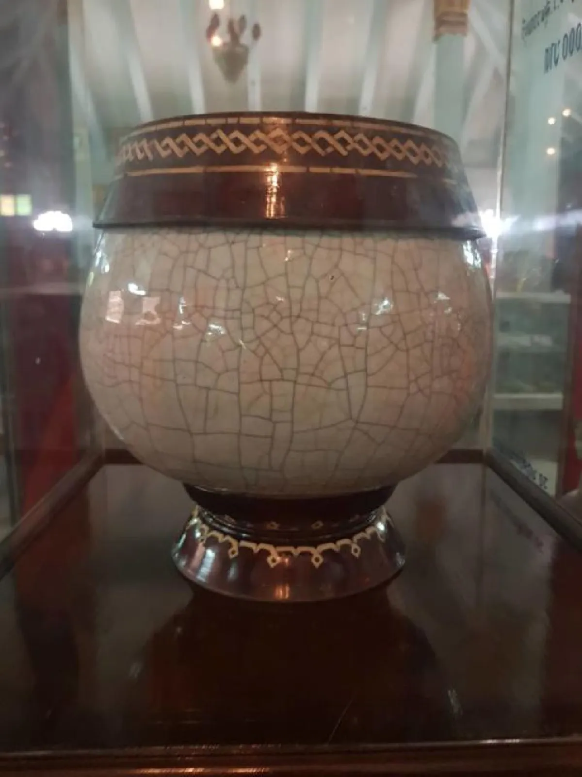 บาตรสังคโลก หนึ่งเดียวในประเทศไทย