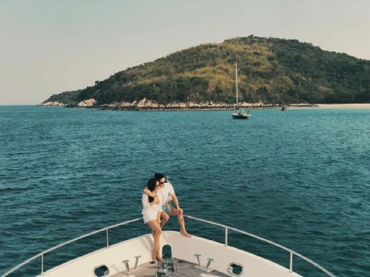 "เพลง ชนม์ทิดา" ควงแฟนหนุ่มทายาทยักษ์ใหญ่วงการก่อสร้างเที่ยวทะเล