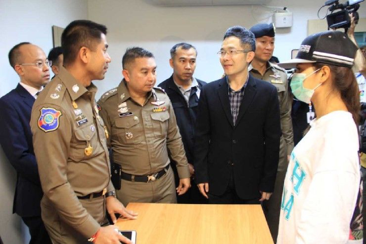 ตร.แถลงช่วยนักท่องเที่ยวสาวชาวจีนถูกจับตัวเรียกค่าไถ่ 15 ล้าน ตร.แถลงช่วยนักท่องเที่ยวสาวชาวจีนถูกจับตัวเรียกค่าไถ่ 15 ล้าน