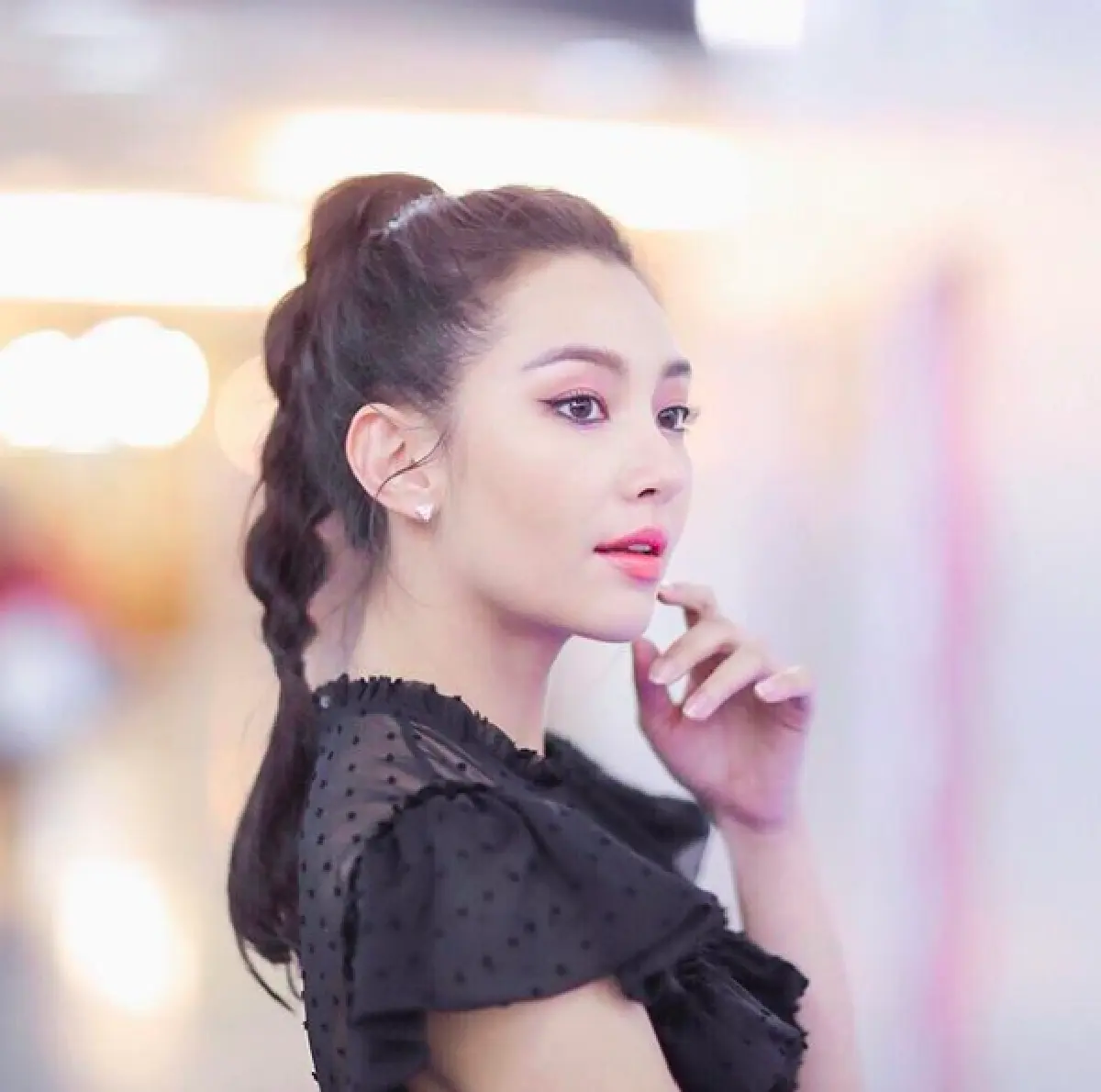 ความสุขของ “เบลล่า” หลังหิวจนตาลาย แวะซื้อลูกชิ้นทอดข้างทาง