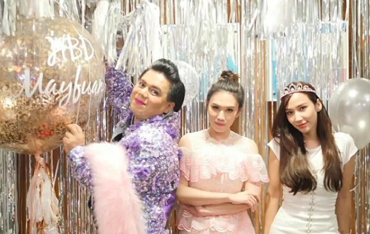 สวยไม่สร่าง! "เมย์" จัดปาร์ตี้วันเกิดอายุครบ 42 เหล่าเพื่อนซี้ไม่พลาดร่วมงาน