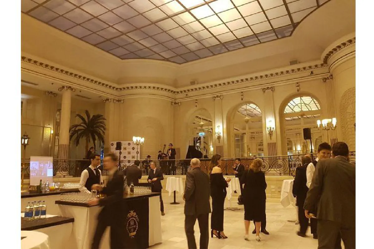 รสชาติชนะใจกรรมการจากทั่วโลก "จอห์นนี่ วอล์กเกอร์ โกลด์ เลเบิ้ล รีเสิร์ฟ"  สก็อตช์วิสกี้ชั้นนำคว้ารางวัล "วิสกี้เบลนด์ที่ดีที่สุดในโลก 2018" ไปครอง