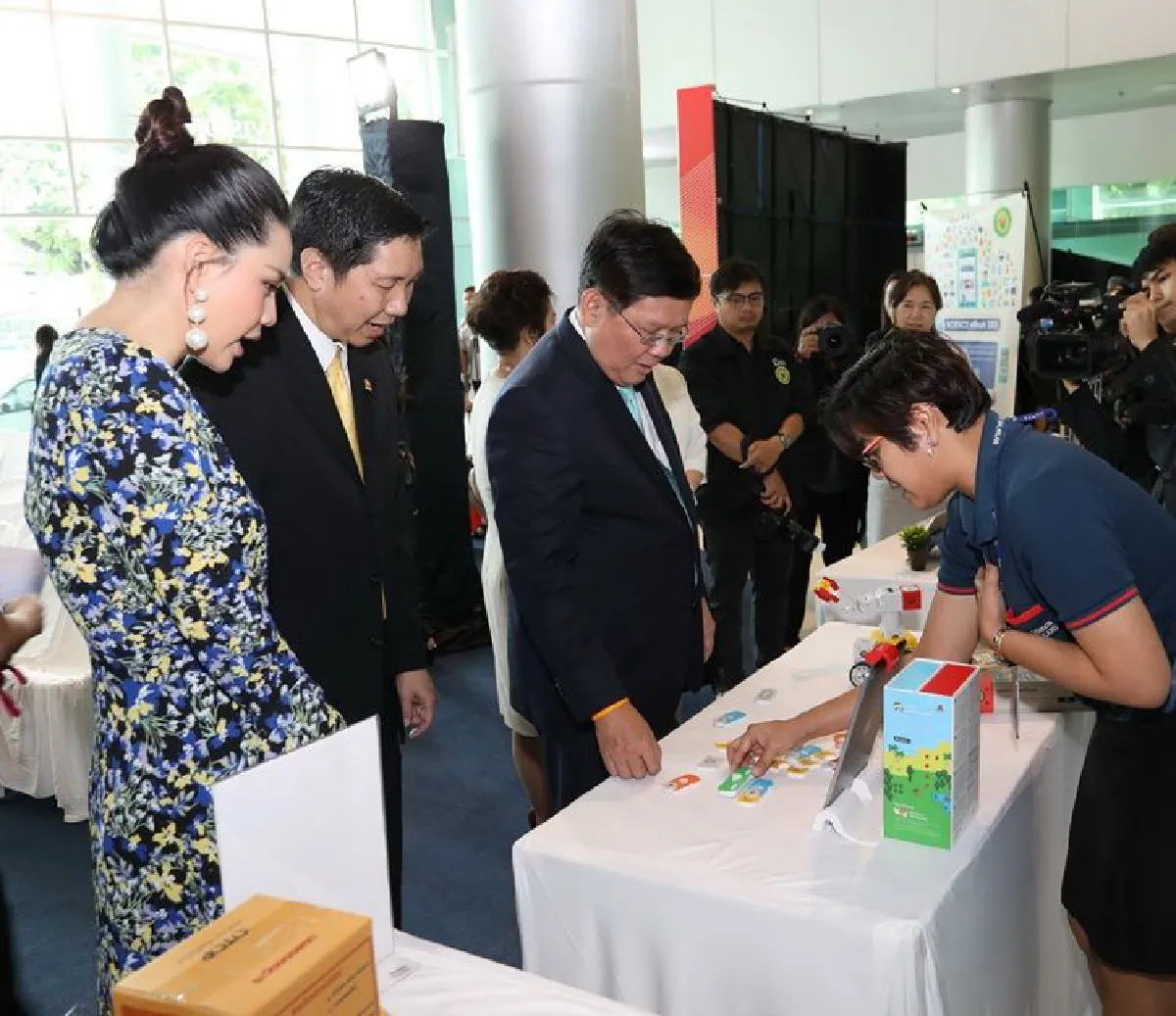 กระทรวงวิทย์ฯ ได้ฤกษ์จุดพลุเปิดงาน "มหกรรมวิทย์ฯ ภูมิภาค!!" เตรียมจัดอย่างยิ่งใหญ่ใน 4 ภูมิภาคทั่วประเทศ "สุวิทย์" ชู "วิทย์สร้างคน" เตรียมเยาวชนพร้อมสู่ศตวรรษที่ 21