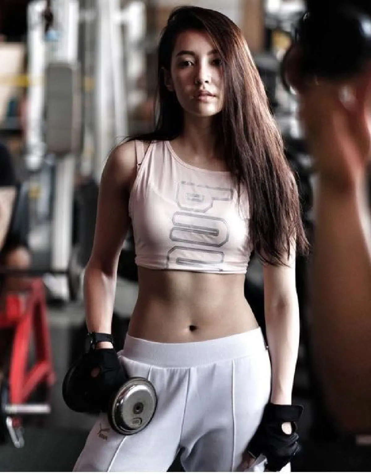 เบลล่า ราณี นางเอกฮอตแห่งปี! กับลีลาโพสแซ่บๆในชุดออกกำลังกาย