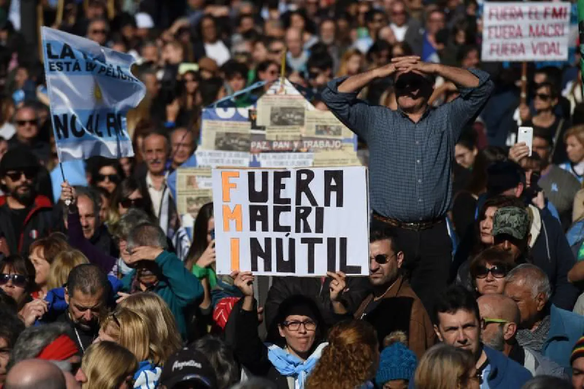 อาร์เจนตินาประท้วงรัฐ เตรียมกู้ไอเอ็มเอฟ