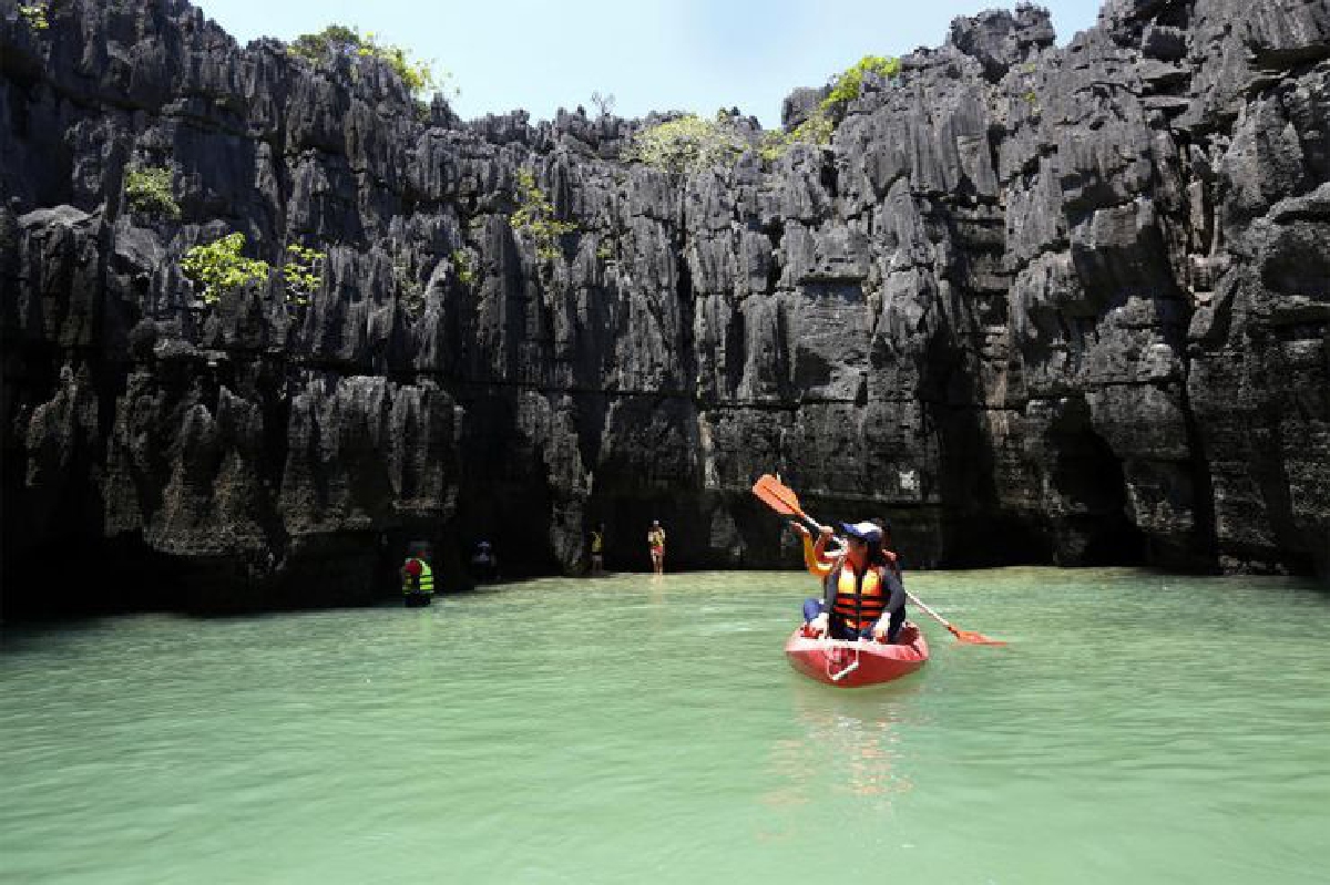 ‘เกาะเขาใหญ่’ ยลปราสาทงามยิ่งใหญ่กลางอันดามัน ‘เกาะเขาใหญ่’ ยลปราสาทงามยิ่งใหญ่กลางอันดามัน