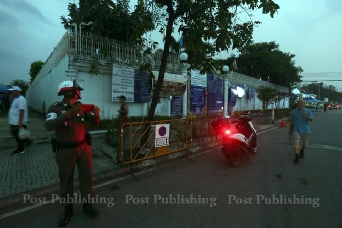 เขตประเวศแจ้งเอาผิดผู้ค้าฝ่าฝืนลอบเปิดตลาดข้างบ้านป้าทุบรถ เขตประเวศแจ้งเอาผิดผู้ค้าฝ่าฝืนลอบเปิดตลาดข้างบ้านป้าทุบรถ