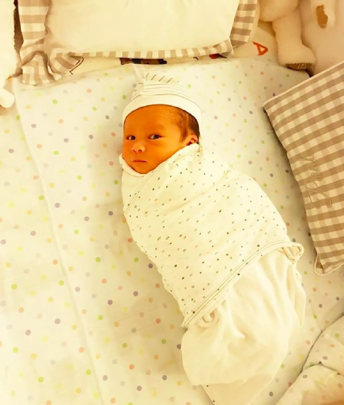 น่ารักมาก “น้องพอล” ลูก “พ่ออั๋น- แม่จ๋า” กับการถ่ายภาพครั้งแรก