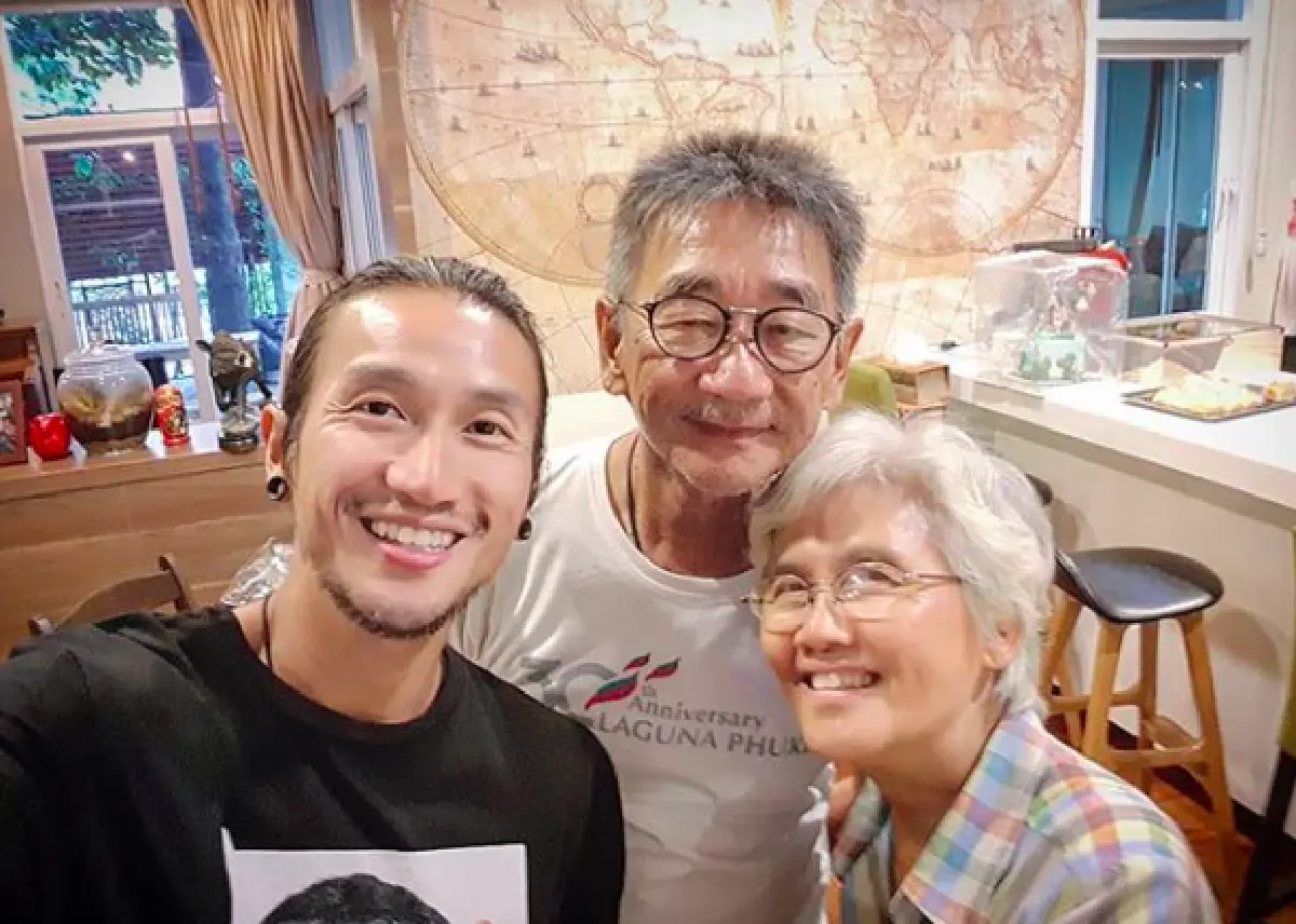 อบอุ่นที่สุด! คุณพ่อ-คุณแม่มอบของขวัญวันเกิดปีที่ 39 ให้ “ตูน อาทิวราห์” พร้อมเผยคำอวยพรสุดซึ้งจาก “ก้อย"