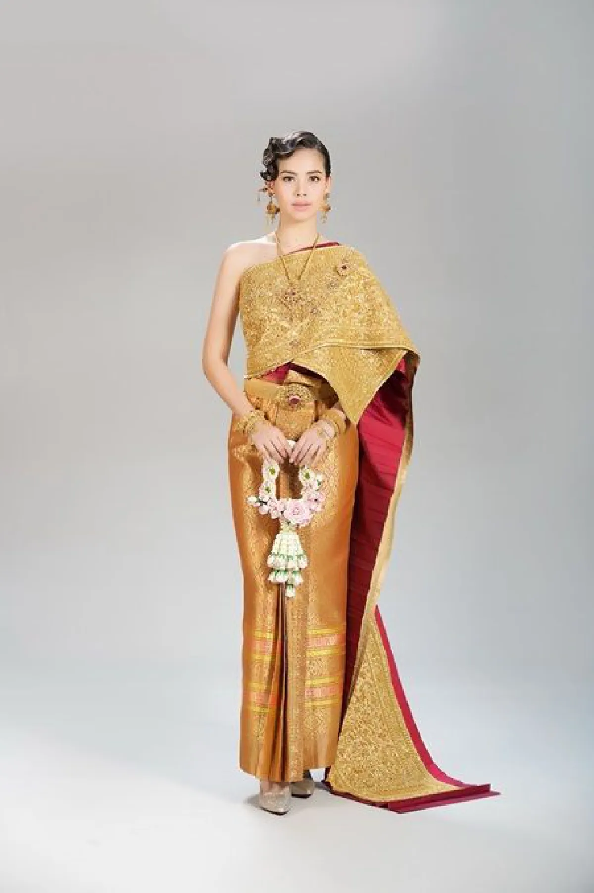 ชุดไทยยุคใหม่ ความภูมิใจที่แสนสวยงามของเจ้าสาวทุกคน