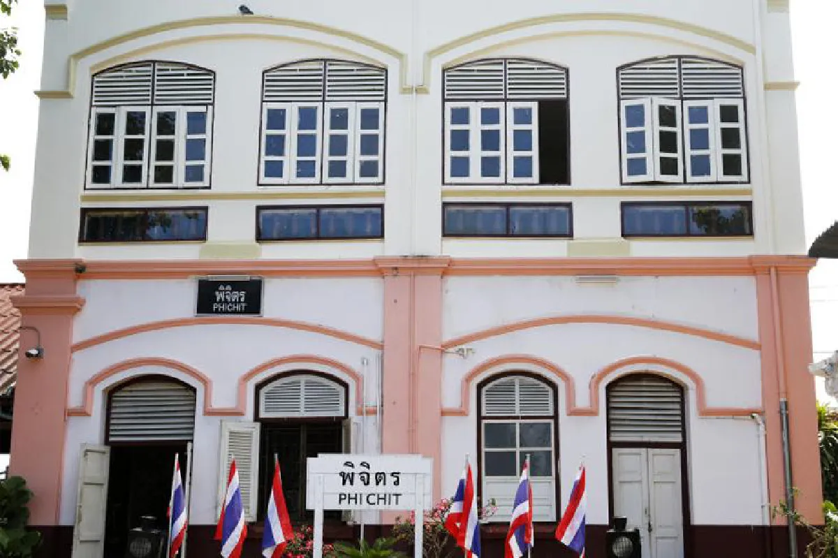 นั่งรถไฟจะไป ‘วังกรด’ เงียบสงบและเชื่องช้า