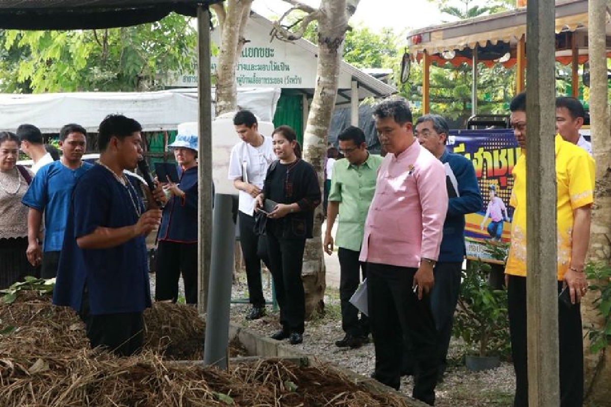 สถ.ชูชุมชนบ้านวังหว้าต้นแบบจัดการขยะแนวประชารัฐ สถ.ชูชุมชนบ้านวังหว้าต้นแบบจัดการขยะแนวประชารัฐ