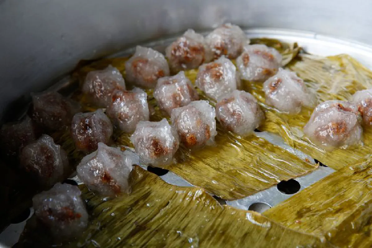 นั่งรถไฟจะไป ‘วังกรด’ เงียบสงบและเชื่องช้า