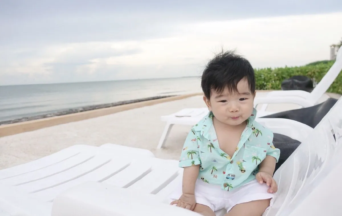 น้องอคิณ ลูกชาย แม่เนย โชติกา ฉายแววหล่อโอปป้าตั้งแต่เด็ก