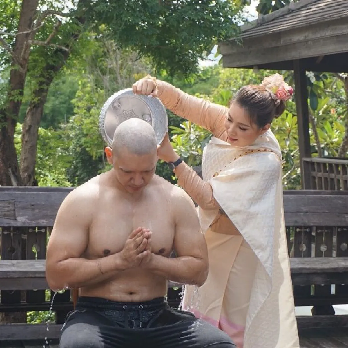 บุ๋ม ปนัดดา สุดปลื้ม! เอก เอกริน เข้าพิธีบวชที่ไร่เชิญตะวัน