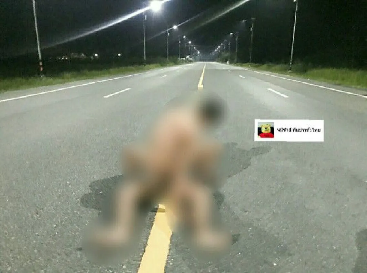 กลุ่มชายสุดคึกเปลือยกายถ่ายรูปกลางป่าชายเลน-ทำท่ามีเซ็กส์บนถนน