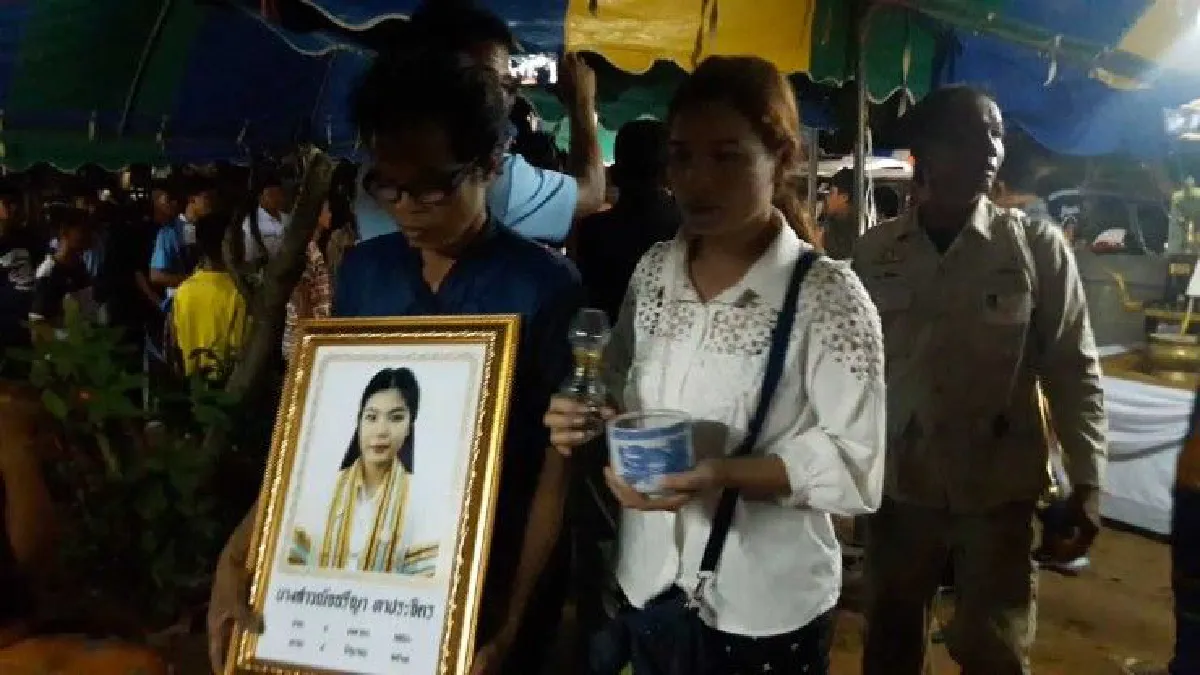 ศพน้องอุ้มถึงบ้านเกิดที่สุรินทร์ ครอบครัว-ชาวบ้านรอรับสุดเศร้า