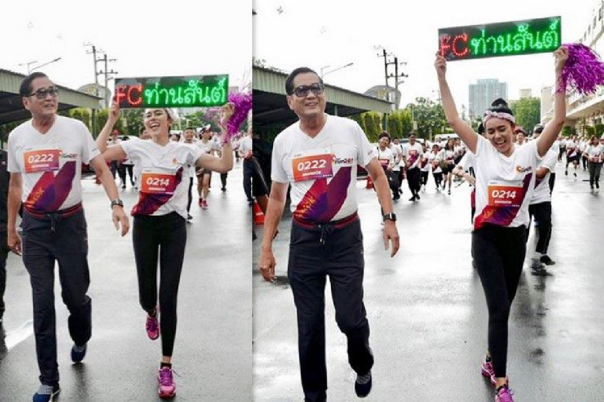 สุดหวาน! "ยุวเรต" จัดใหญ่ถือป้ายไฟ "FC ท่านสันต์" วิ่งตามสามี สุดหวาน! "ยุวเรต" จัดใหญ่ถือป้ายไฟ "FC ท่านสันต์" วิ่งตามสามี