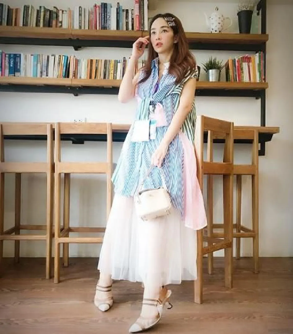 วันสบายๆของ เป้ย ปานวาด สวมกระโปรงฟูฟ่องเดินช็อปปิ้งที่สยาม