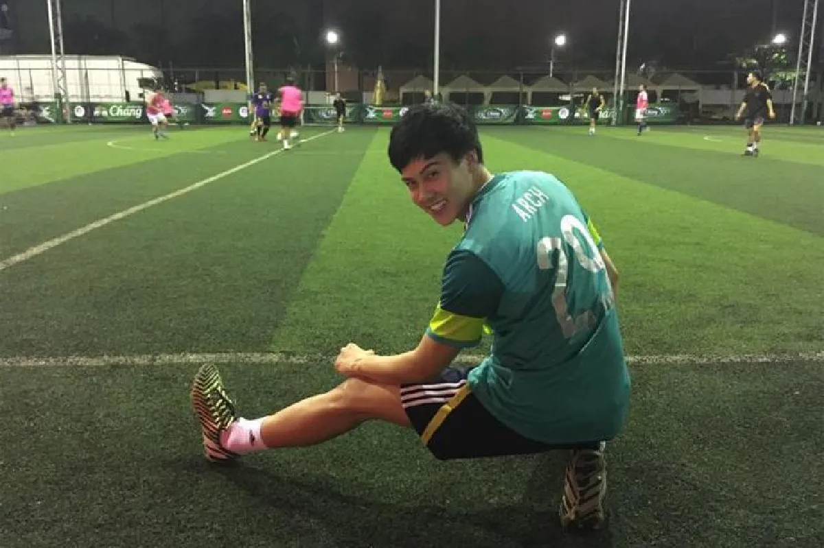 อาชว์ ไหลสกุล หลงรักกีฬาฟุตบอล