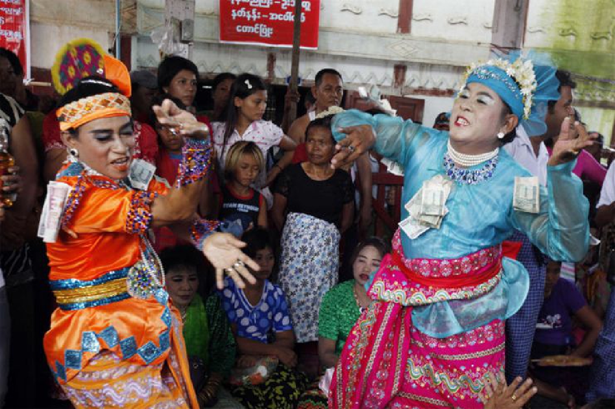 LGBT ในฐานะสื่อกลางแห่งวิญญาณ LGBT ในฐานะสื่อกลางแห่งวิญญาณ