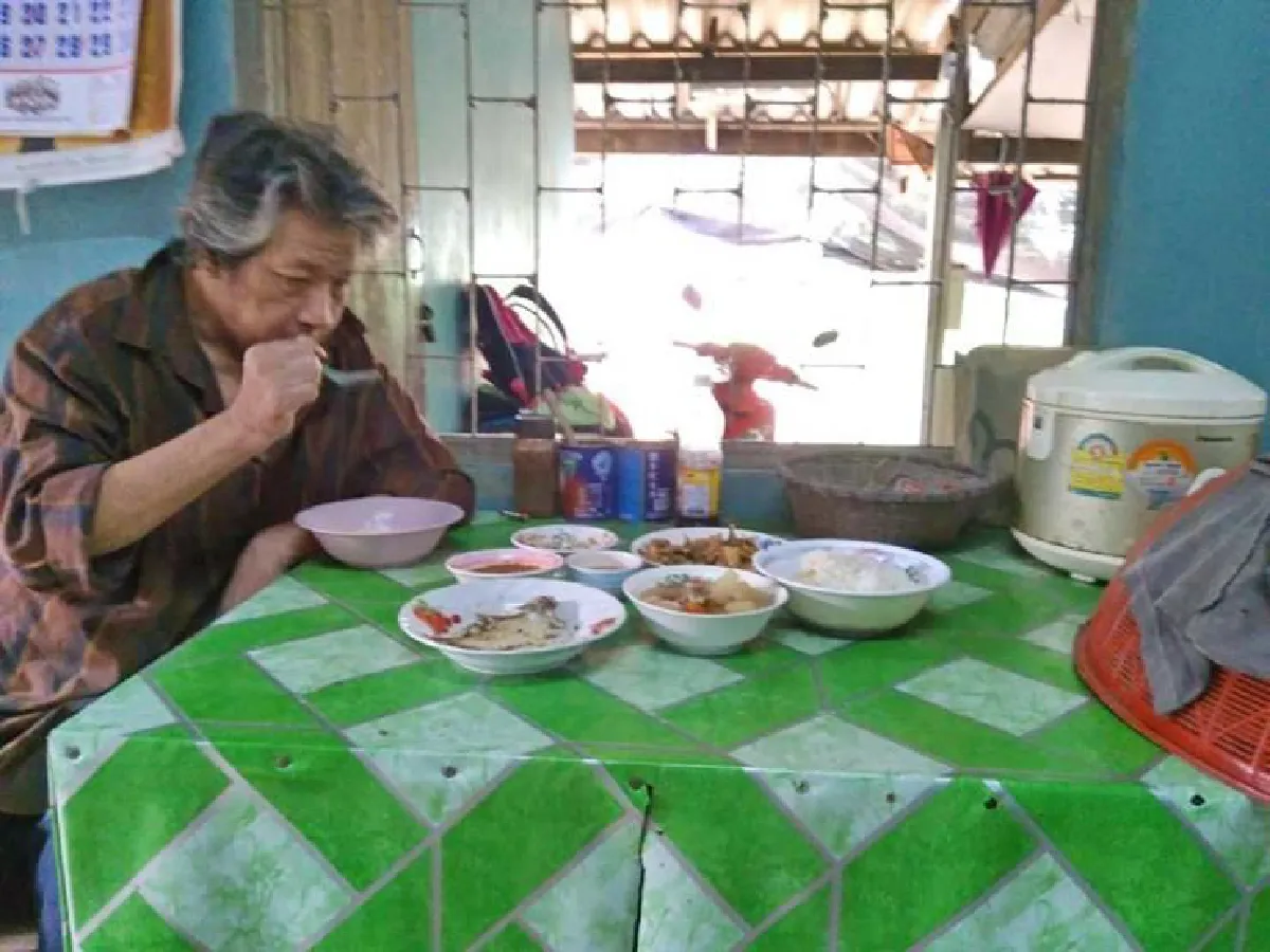 "ดีกว่าตายแล้วเอาไปเผาทิ้ง" ลุงป่วยอัมพฤกษ์ผู้ใจบุญขอบริจาคร่างกายแก่กาชาด 