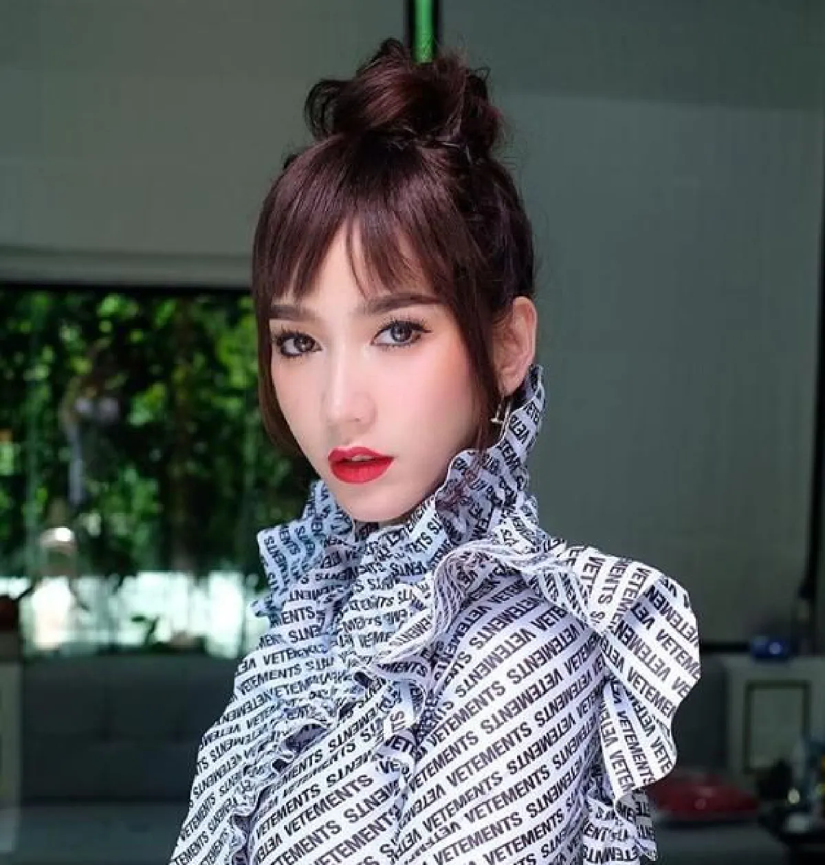 จำตัวเองไม่ได้! อั้ม พัชราภา เปลี่ยนลุคสวยกระชากวัย ผมหน้าม้า-มัดผมดังโงะ