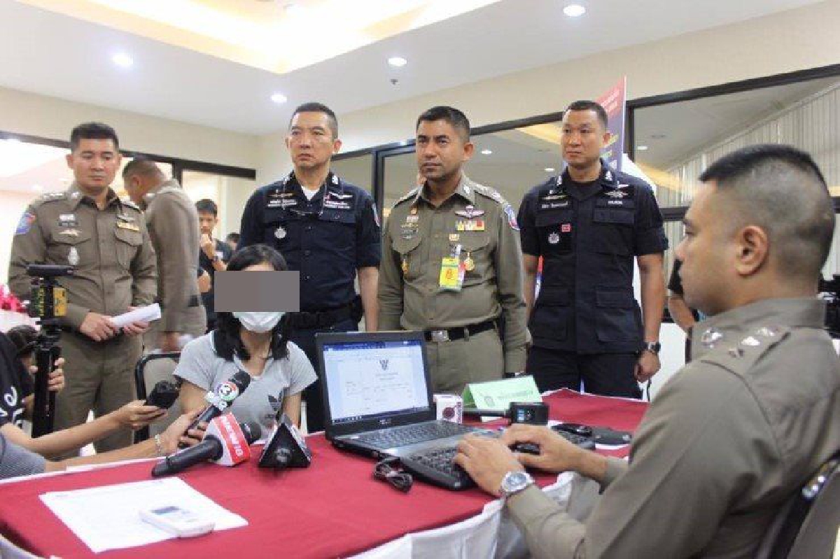 จับหญิงใช้สลากปลอมตระเวนขึ้นเงิน เผยทำเป็นขบวนการได้ครั้งละ2-4หมื่น จับหญิงใช้สลากปลอมตระเวนขึ้นเงิน เผยทำเป็นขบวนการได้ครั้งละ2-4หมื่น