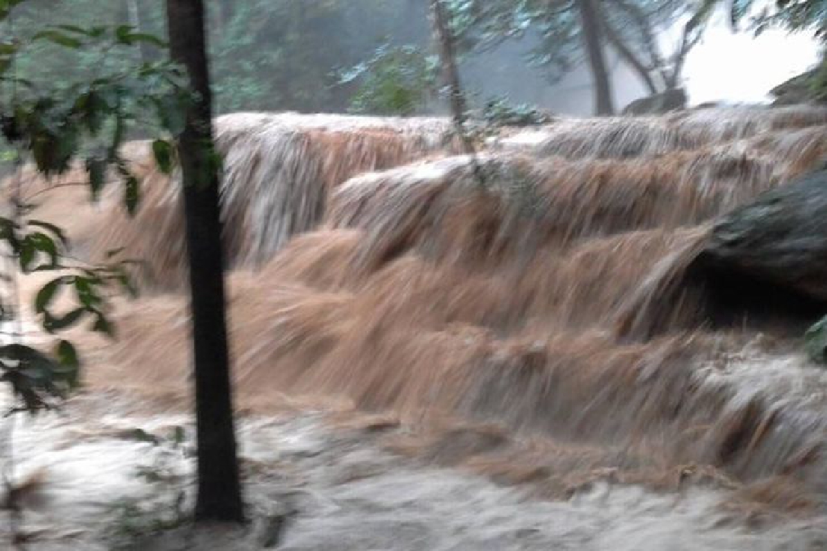 เหนือระวังฝนตกหนัก-ทะเลฝั่งอันดามันคลื่นสูง3ม. เหนือระวังฝนตกหนัก-ทะเลฝั่งอันดามันคลื่นสูง3ม.