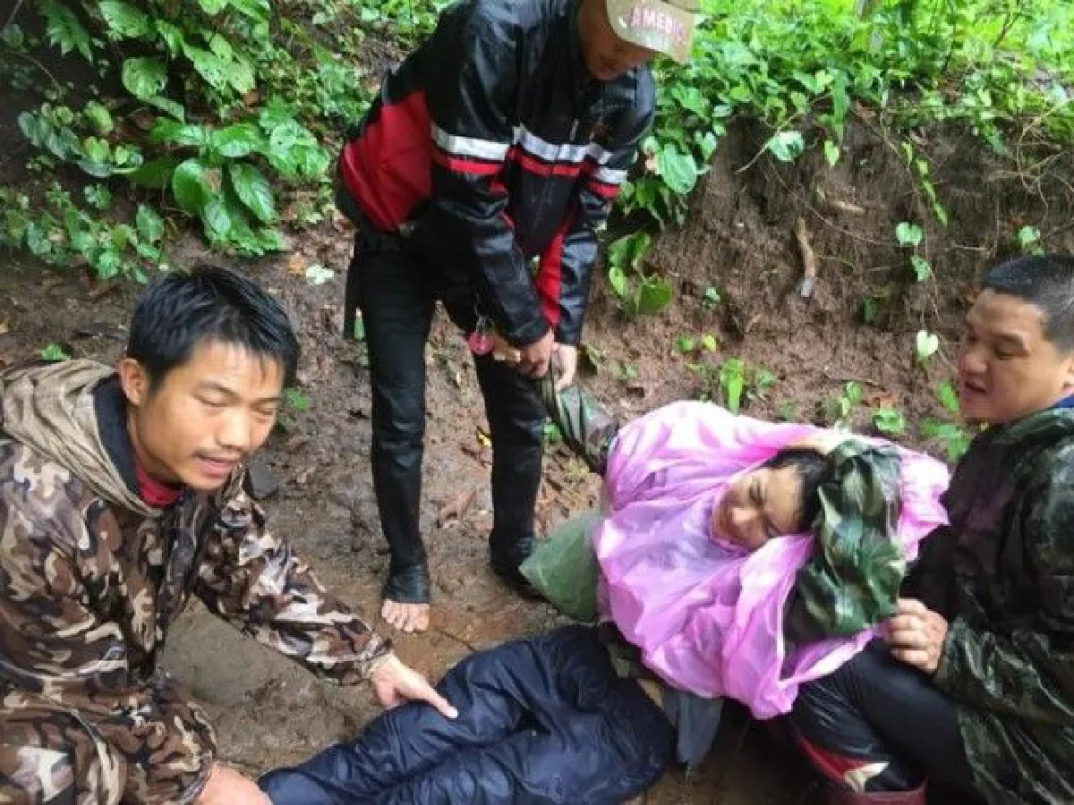 ครูอ้อฝ่ากระแสน้ำจนสะบ้าเข่าหลุดนำอาหารกลางวันให้นักเรียน-เผยภูมิใจเกิดเป็นครู