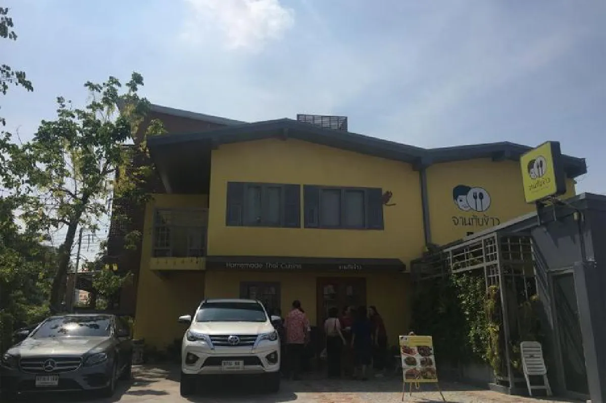 อิ่มพุงปลิ้นในกรุง ร้าน ‘จานกับข้าว’