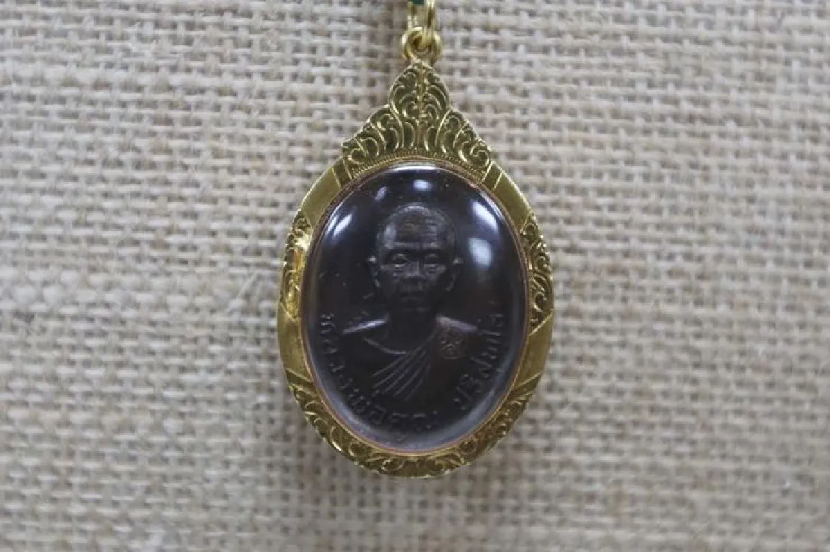 ปกครอง พลเมือง พระเครื่องส่งเสริมชีวิตดี