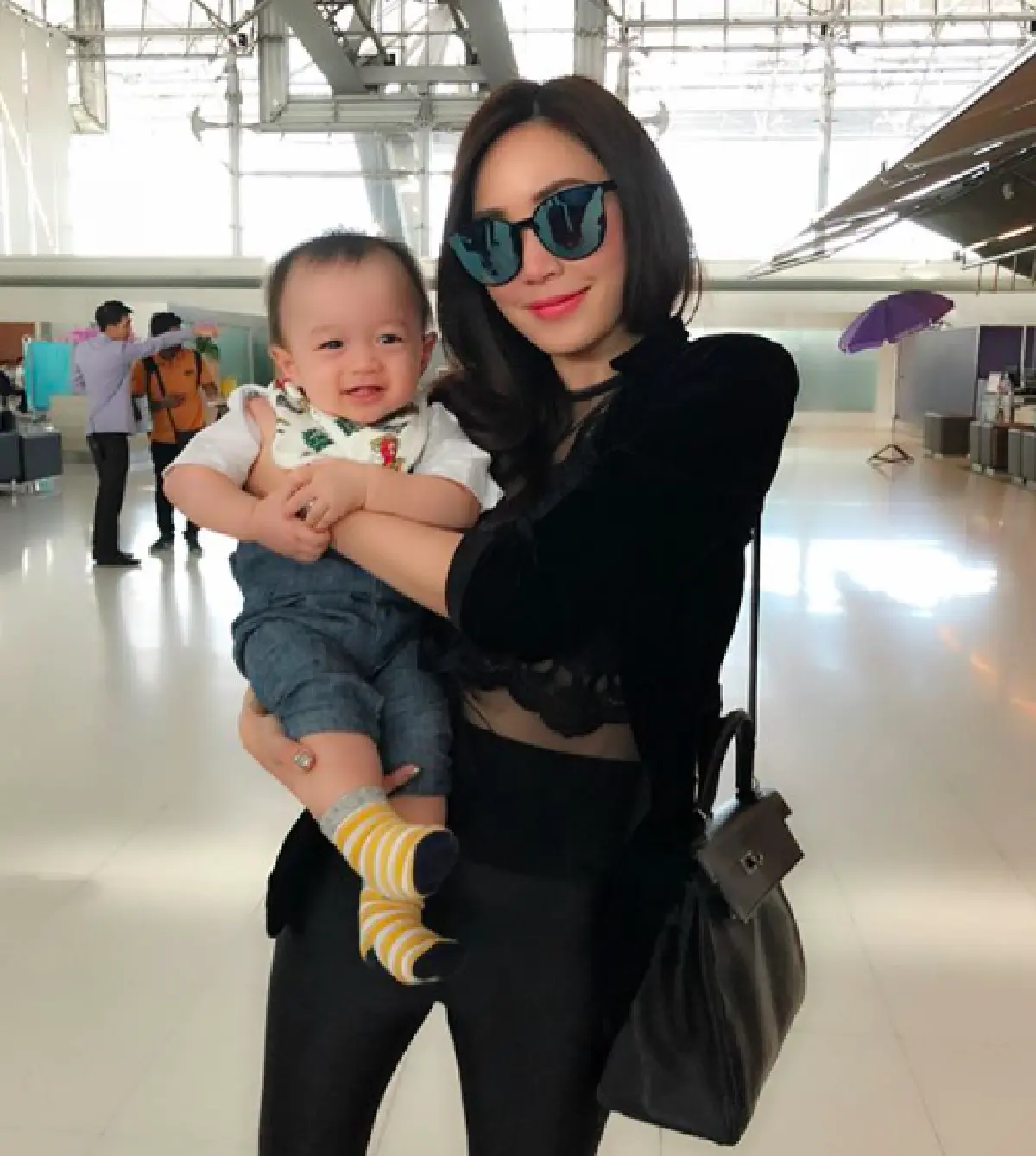 “น้องพายุ” ยิ้มหวานเบอร์ใหญ่ หลังเจอ “น้าเมย์” ขออุ้มถ่ายรูป