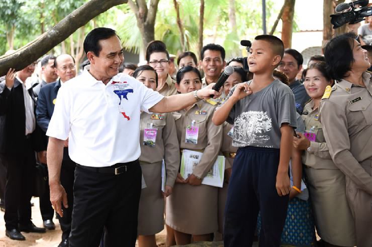 ส่องนัยทางการเมือง ผ่านเสื้อผ้า "บิ๊กตู่" ส่องนัยทางการเมือง ผ่านเสื้อผ้า "บิ๊กตู่"