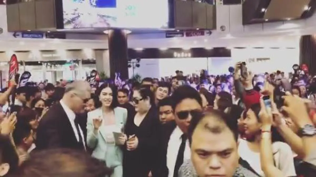 แฟนๆรุมกรี๊ด! ใหม่ ดาวิกา สวยฮอต..สร้างปรากฏการณ์ห้างแตกที่กัมพูชา (คลิป)