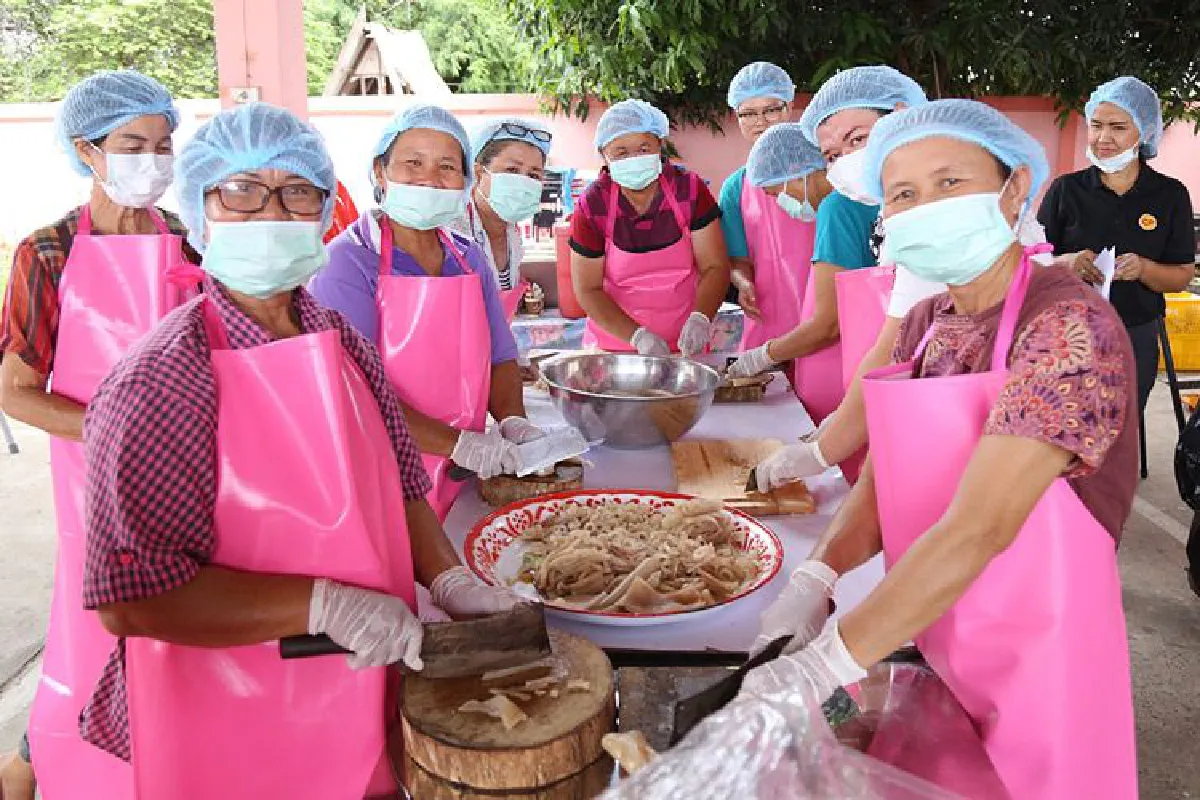 มหาวิทยาลัยเกษตรศาสตร์ วิทยาเขตกำแพงแสน ร่วมกับซีพีเอฟ ดันโครงการ 3 ประสาน สอนแปรรูปหมูสร้างรายได้เสริมให้ชุมชน