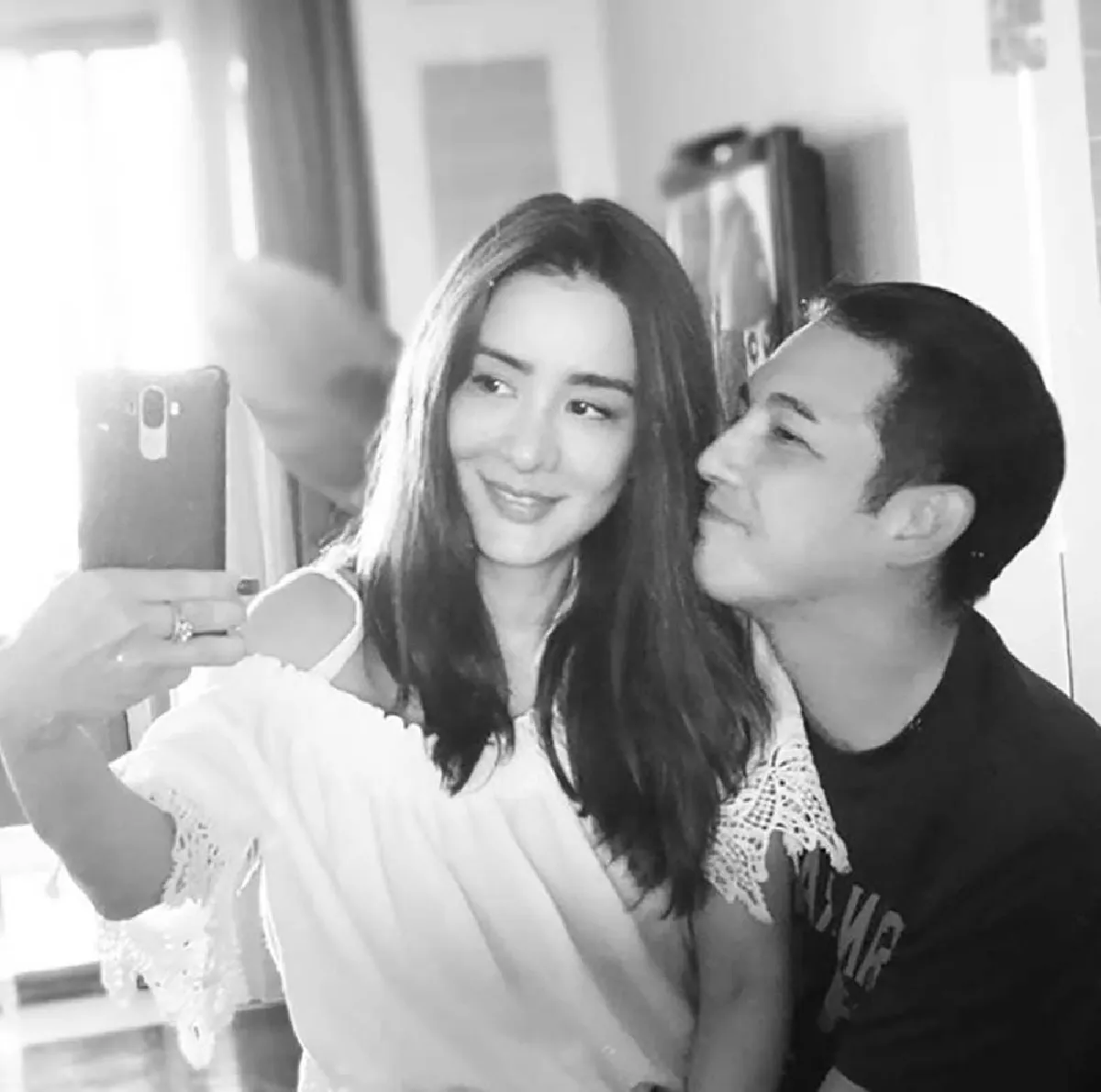 แฟนคลับทนไม่ไ่หว! โพสต์ปมการตัดความสัมพันธ์ "นิโคล-ศรราม”