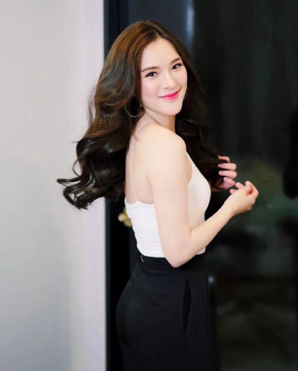 ลุคอินเตอร์ก็ผ่าน! “ปันปัน” มาสายฝ. มองผ่านๆ นึกว่าตุ๊กตา