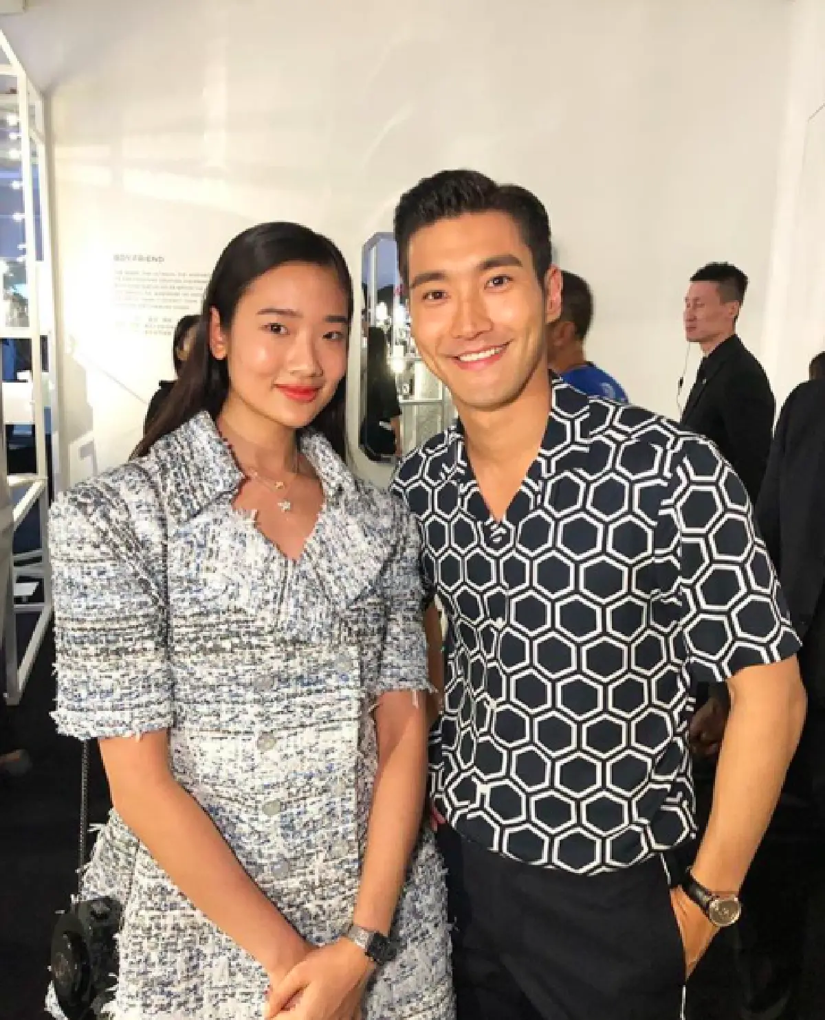 ไปไกลระดับโลก! “ออกแบบ" เดินสายร่วมงานเมืองนอก พร้อมกระทบเหล่าคนดังเพียบ