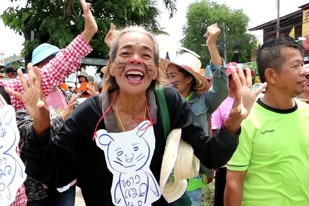 ชาวบ้านแห่นางแมวยุค4.0ขอฝนทนเดือดร้อนขาดน้ำมาหลายสิบปี