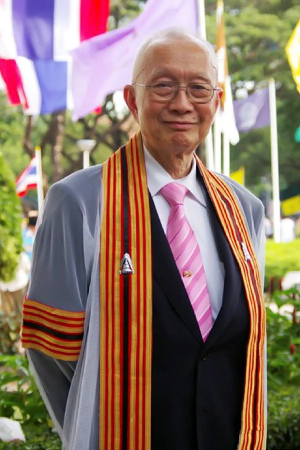 "วสิษฐ"อดีตตำรวจราชสำนัก ร.9 "ผมตายแล้วเกิดใหม่ ประเทศไทยก็ยังต้องมีสถาบันกษัตริย์"