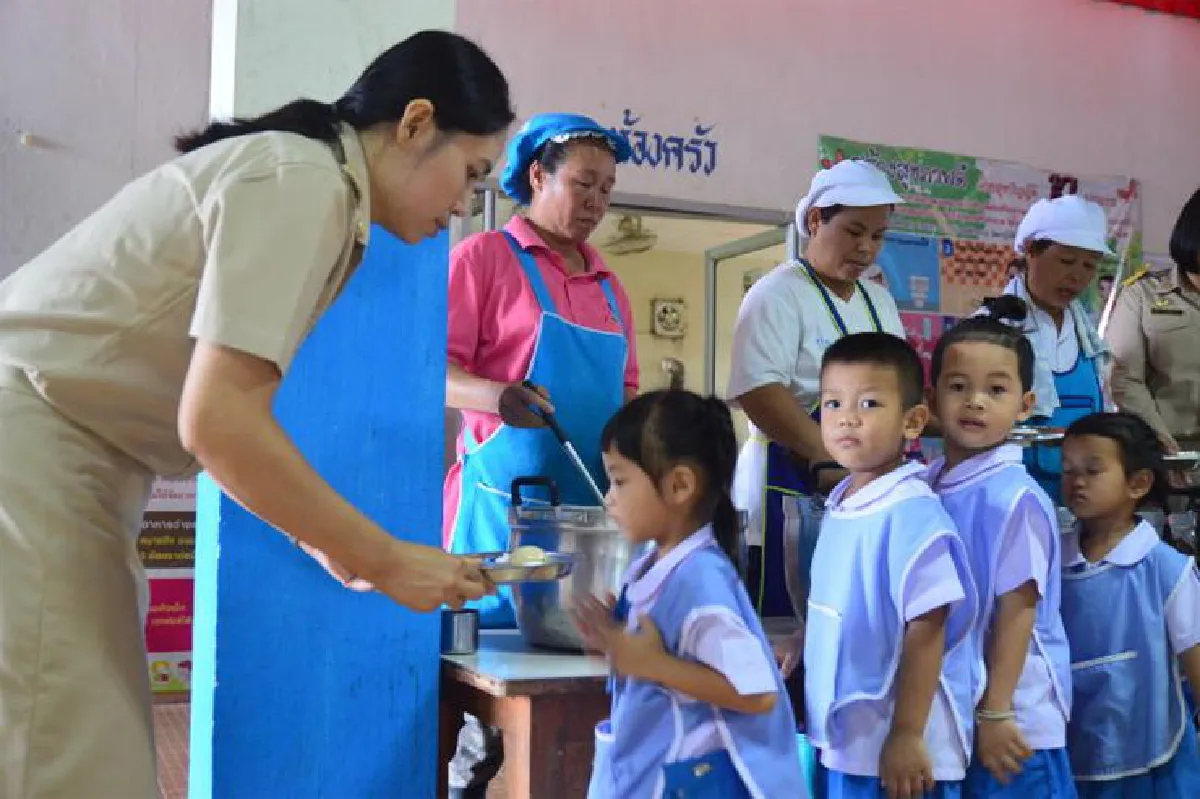 ละอ่อนน้อยชวนชิม อาหารกลางวัน คุณภาพ 20 บาทก็อิ่มได้