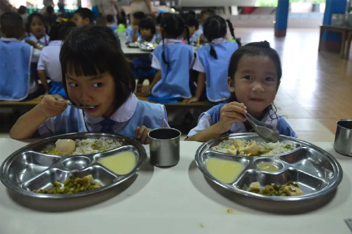 ละอ่อนน้อยชวนชิม อาหารกลางวัน คุณภาพ 20 บาทก็อิ่มได้