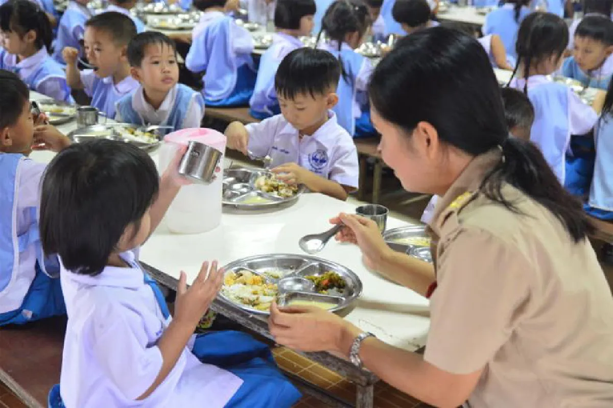 ละอ่อนน้อยชวนชิม อาหารกลางวัน คุณภาพ 20 บาทก็อิ่มได้