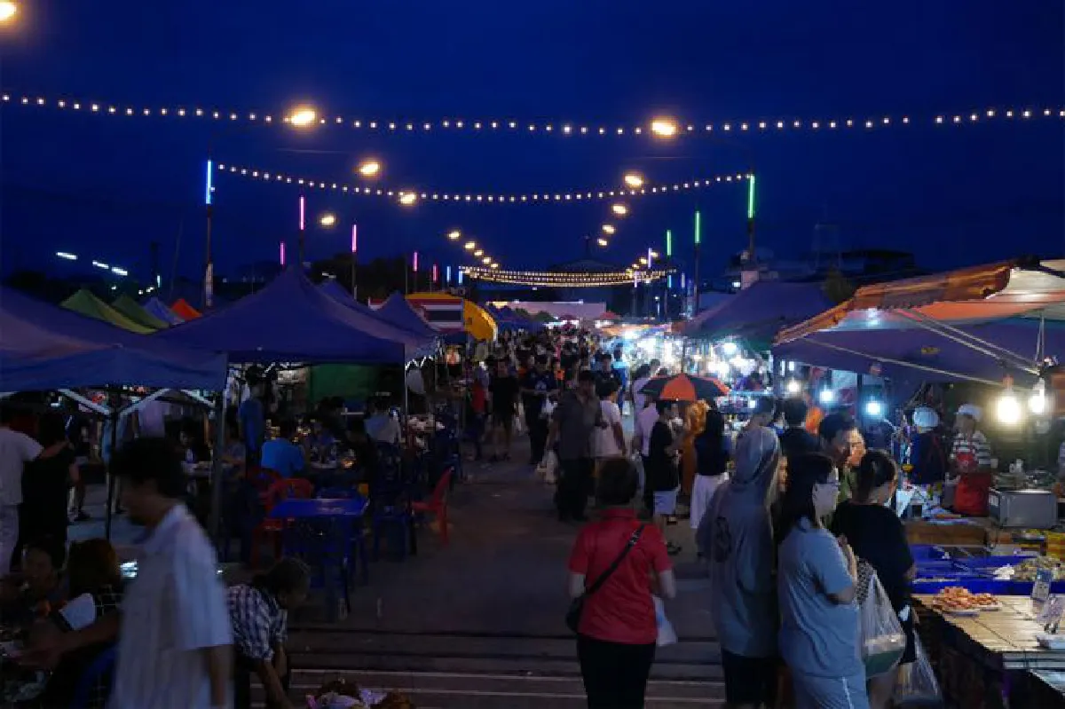 มากกว่าสตรีทฟู้ดต้องสตรีท ‘ซีฟู้ด’ ท่าเรือพลี