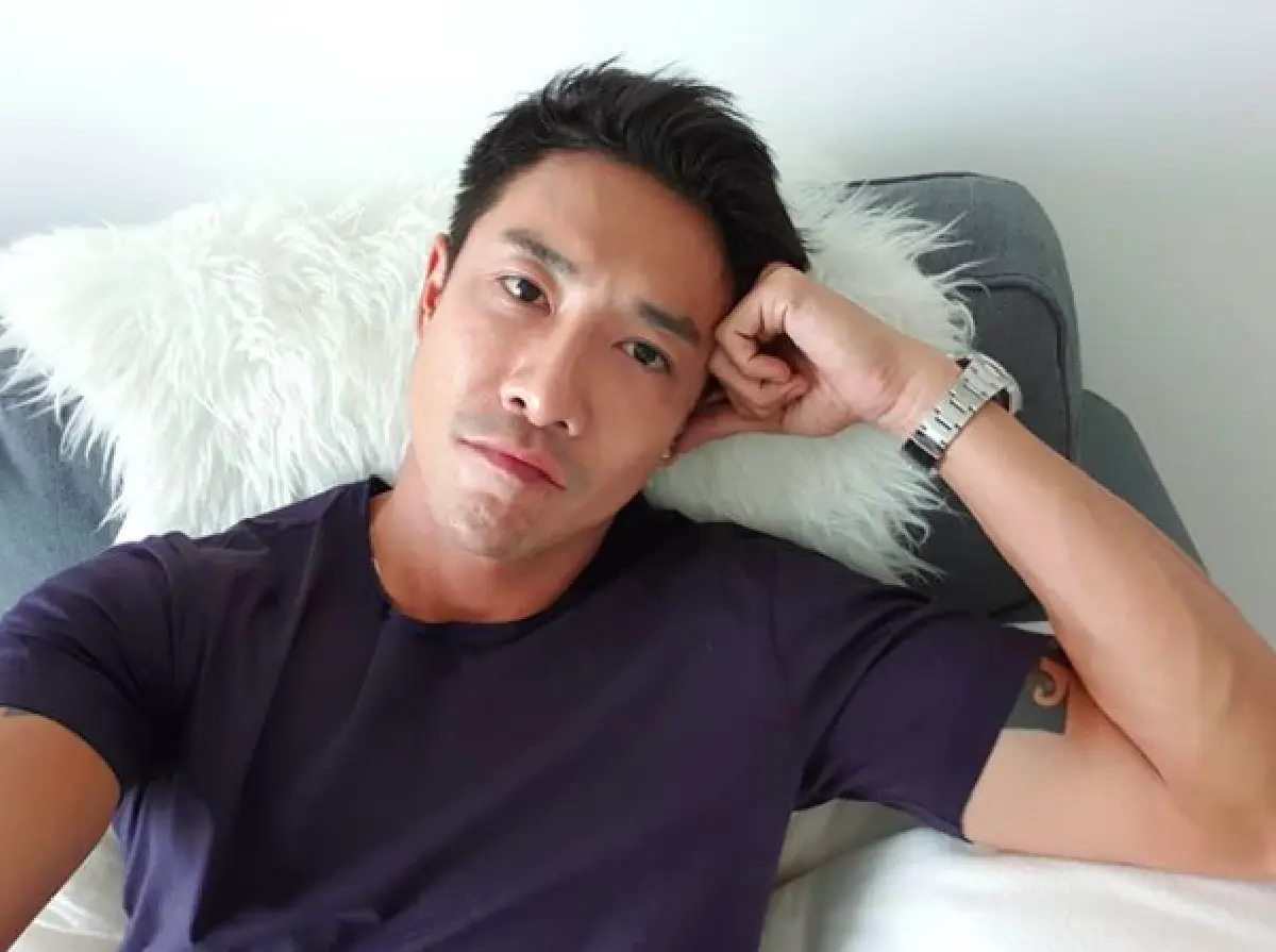 คนนี้หรือป่าว!? “บอย” โพสต์ภาพแนบชิดสาวฝรั่ง เพื่อนสนิทแห่แซวหนัก