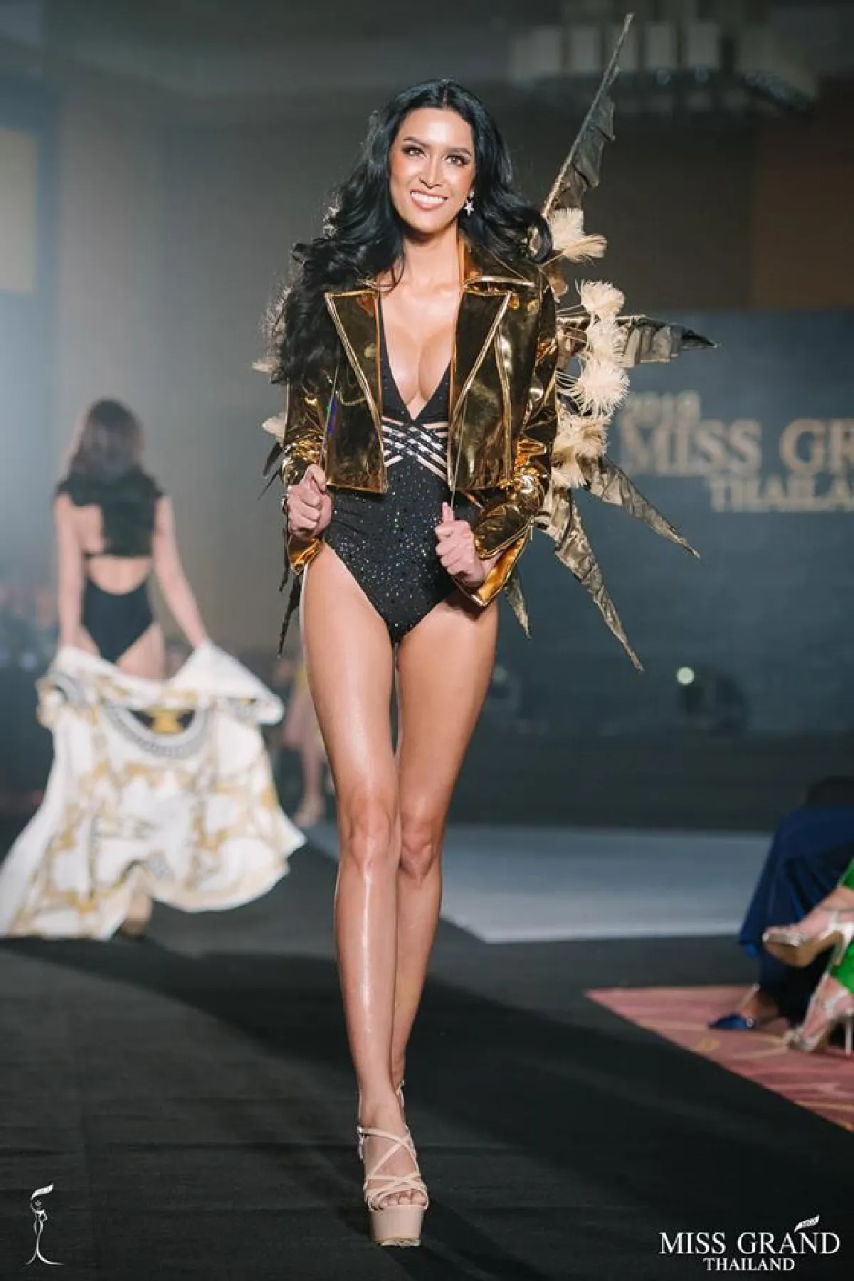 เวทีร้อนระอุ! ซูมแฟชั่นโชว์ชุดว่ายน้ำ “มิสแกรนด์ ไทยแลนด์” ปี 2018
