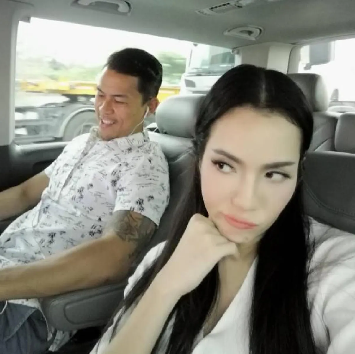 อ๋อม สกาวใจ หยอกสามี! ตั้งใจสักรูปภรรยาไว้ที่แขน แต่ดันเหมือน แอน ทองประสม